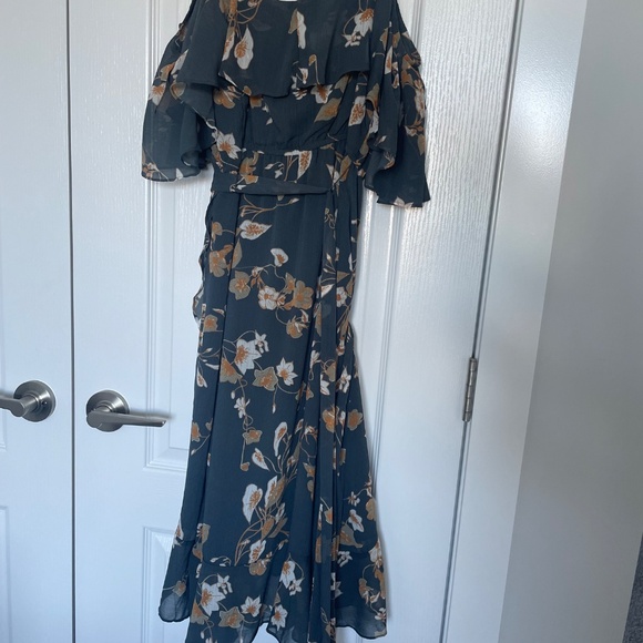 Gentle Fawn Floral Dress - Picture 3 of 6